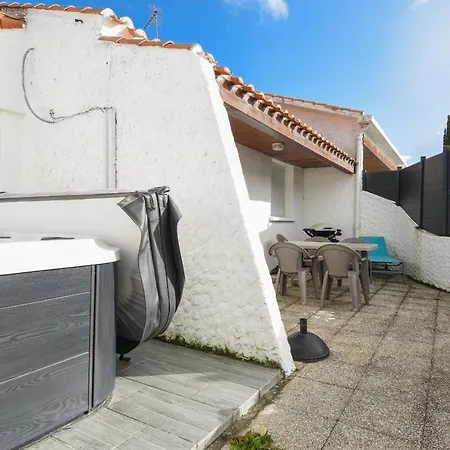 Maison Pour 9 Avec Piscine A St-jean-de-monts Casa de Férias